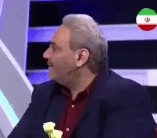 gif جواد خیابانی در حال ارسال بوسه برای بینندگان